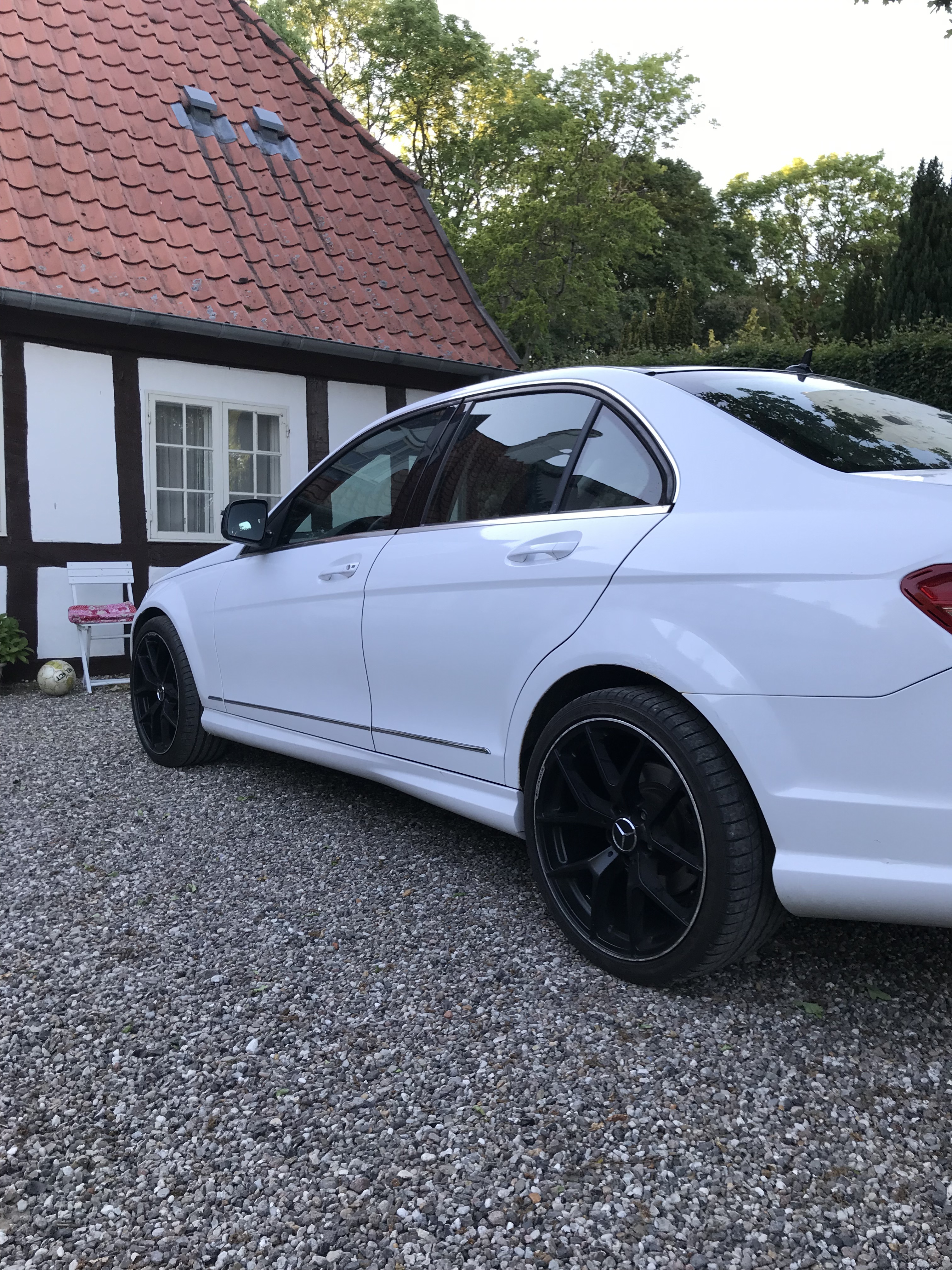 Blå Mercedes C220 d fra 2008