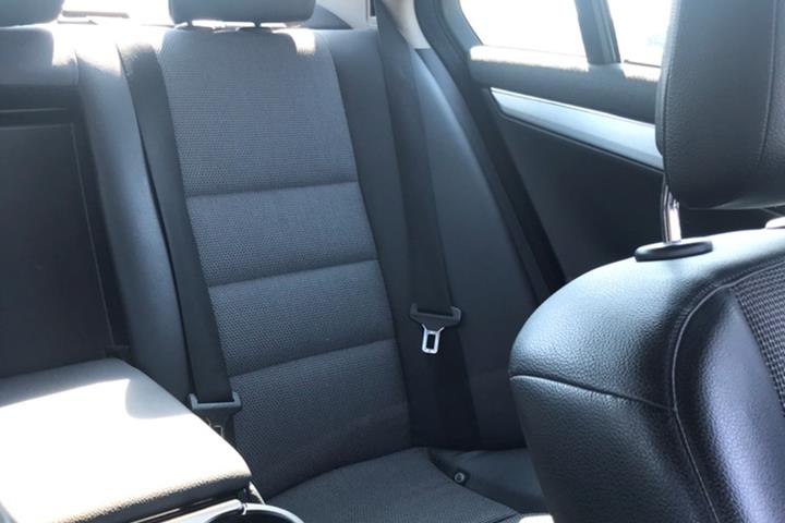 Blå Mercedes C220 d fra 2008