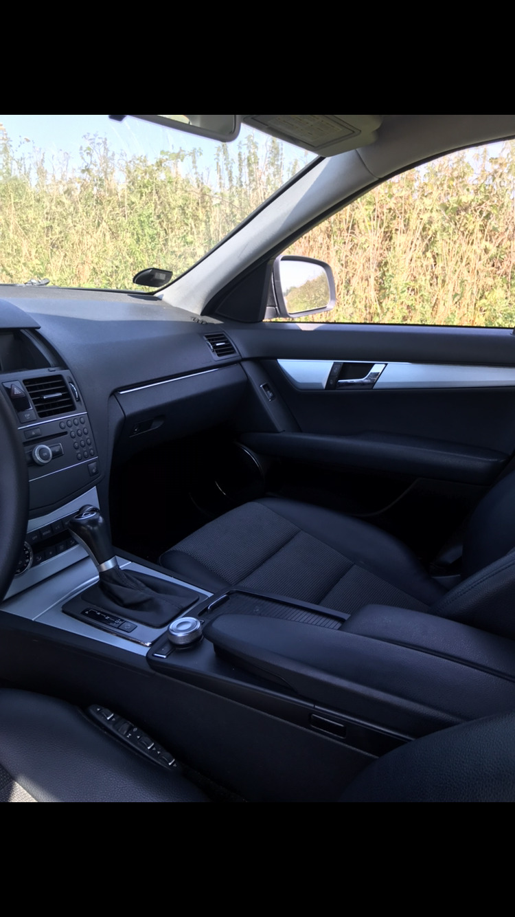Blå Mercedes C220 d fra 2008