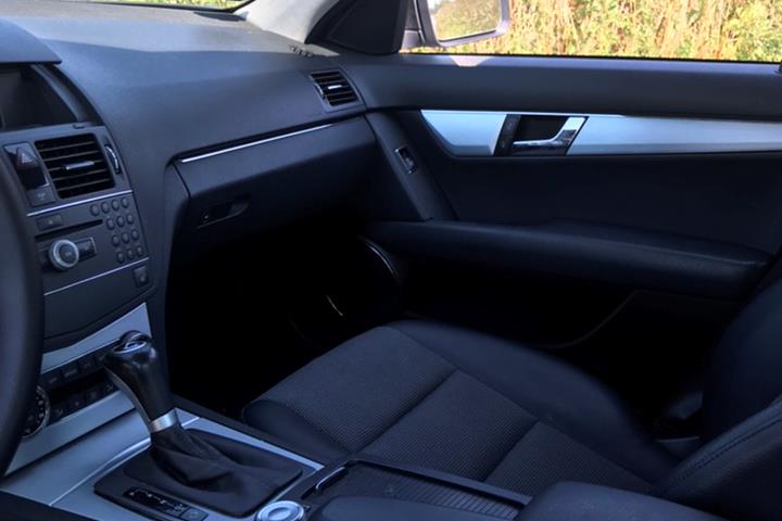 Blå Mercedes C220 d fra 2008