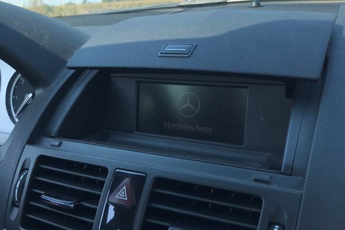 Blå Mercedes C220 d fra 2008