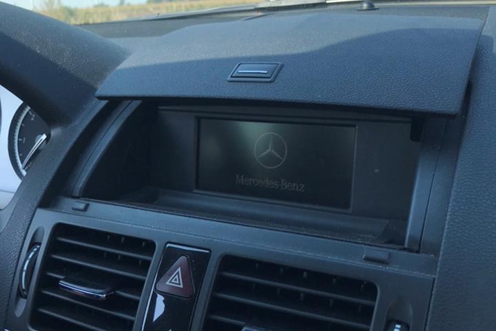 Blå Mercedes C220 d fra 2008