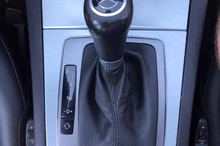 Blå Mercedes C220 d fra 2008