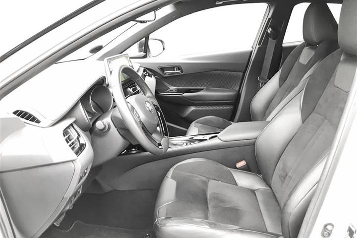 Hvid Toyota C-HR fra 2019