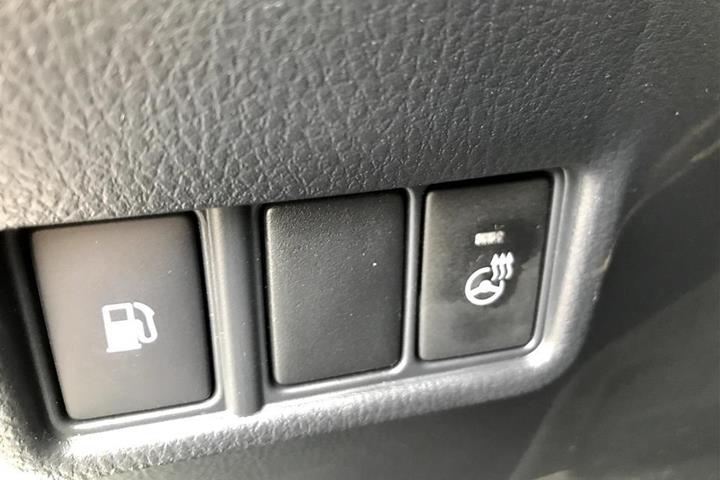 Hvid Toyota C-HR fra 2019