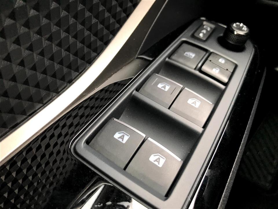 Hvid Toyota C-HR fra 2019