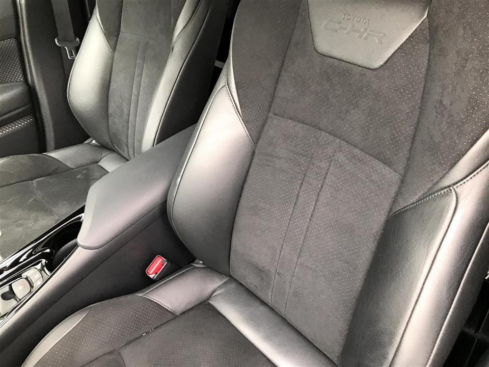 Hvid Toyota C-HR fra 2019