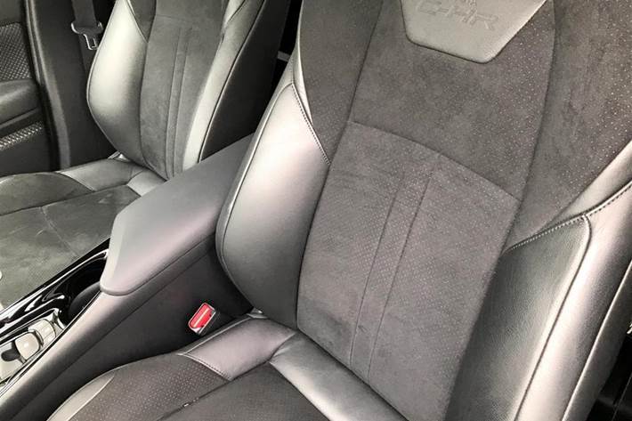 Hvid Toyota C-HR fra 2019