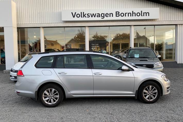 Grå VW Golf VII fra 2014