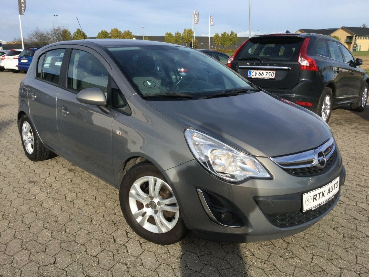 Grå Opel Corsa fra 2011