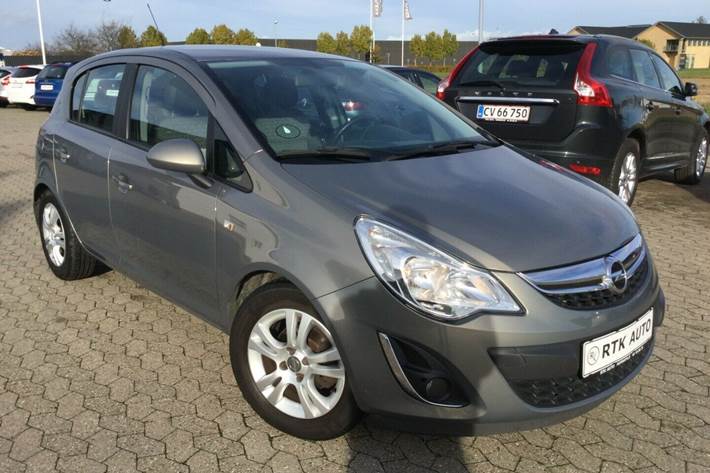 Grå Opel Corsa fra 2011