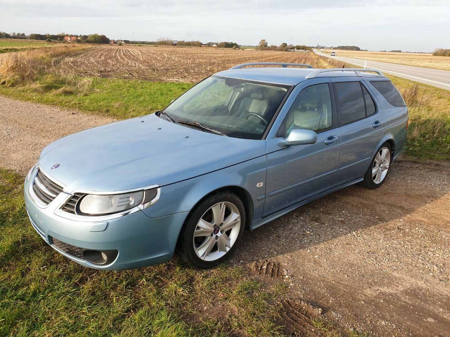 Blå Saab 9-5 fra 2007