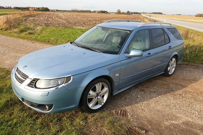 Blå Saab 9-5 fra 2007