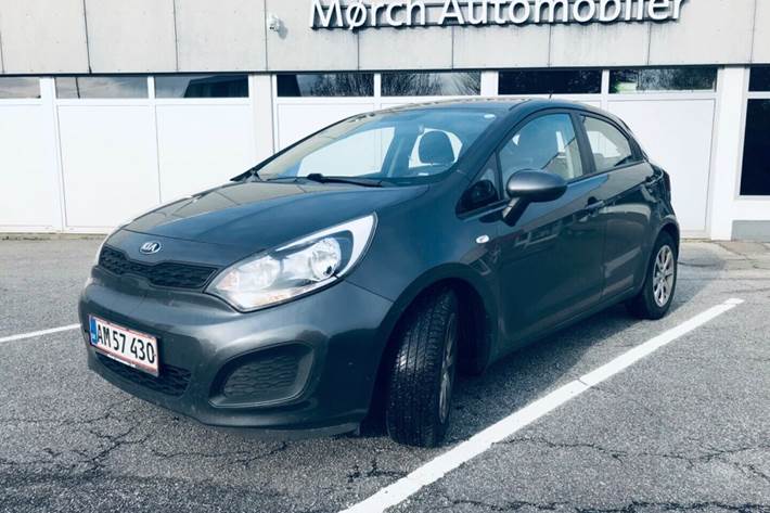 Grå Kia Rio fra 2014
