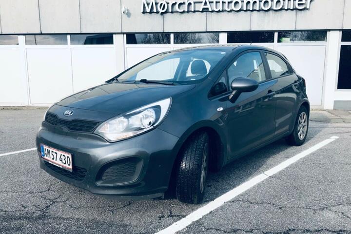 Grå Kia Rio fra 2014