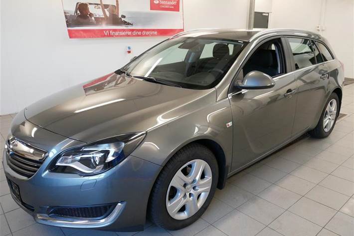Grå Opel Insignia fra 2017