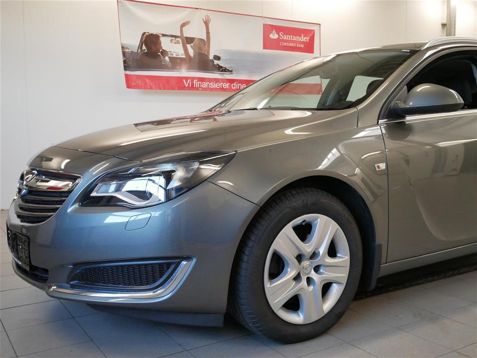 Grå Opel Insignia fra 2017