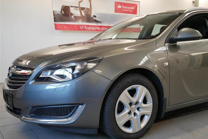 Grå Opel Insignia fra 2017