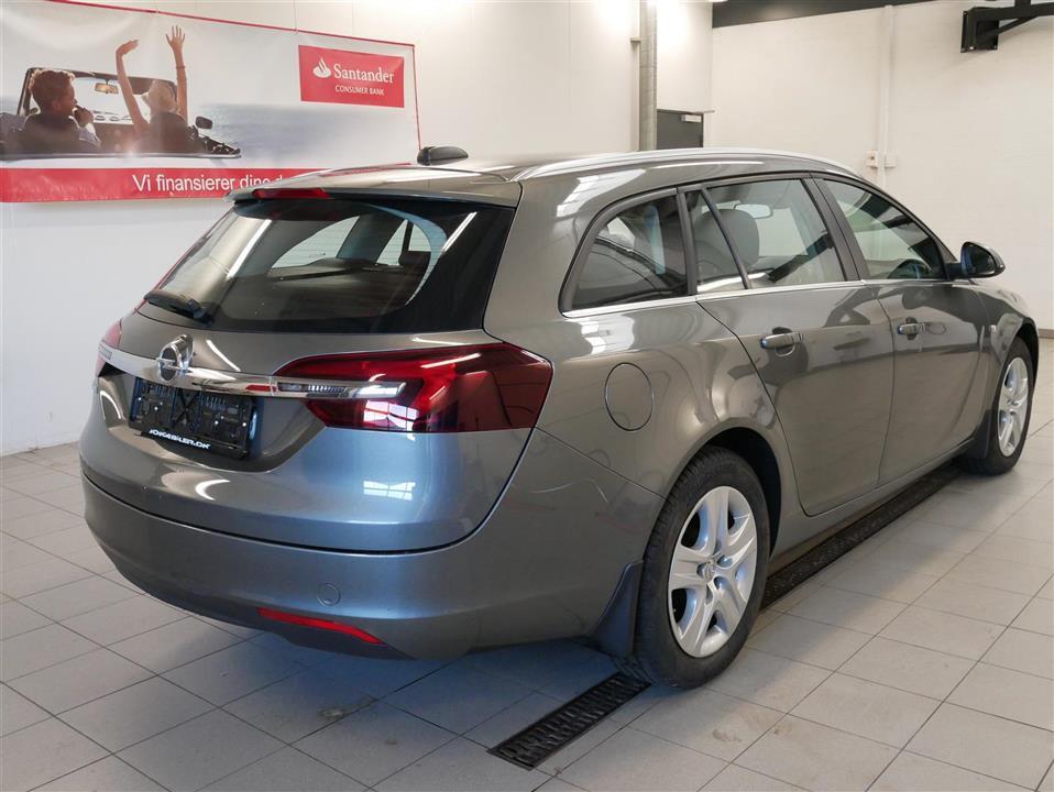 Grå Opel Insignia fra 2017