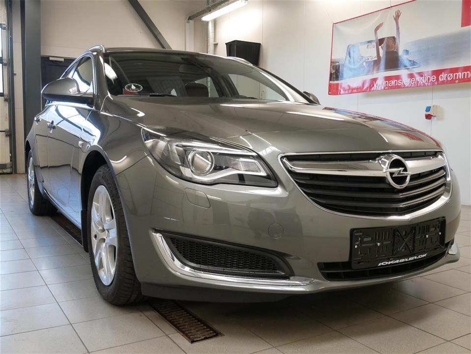Grå Opel Insignia fra 2017