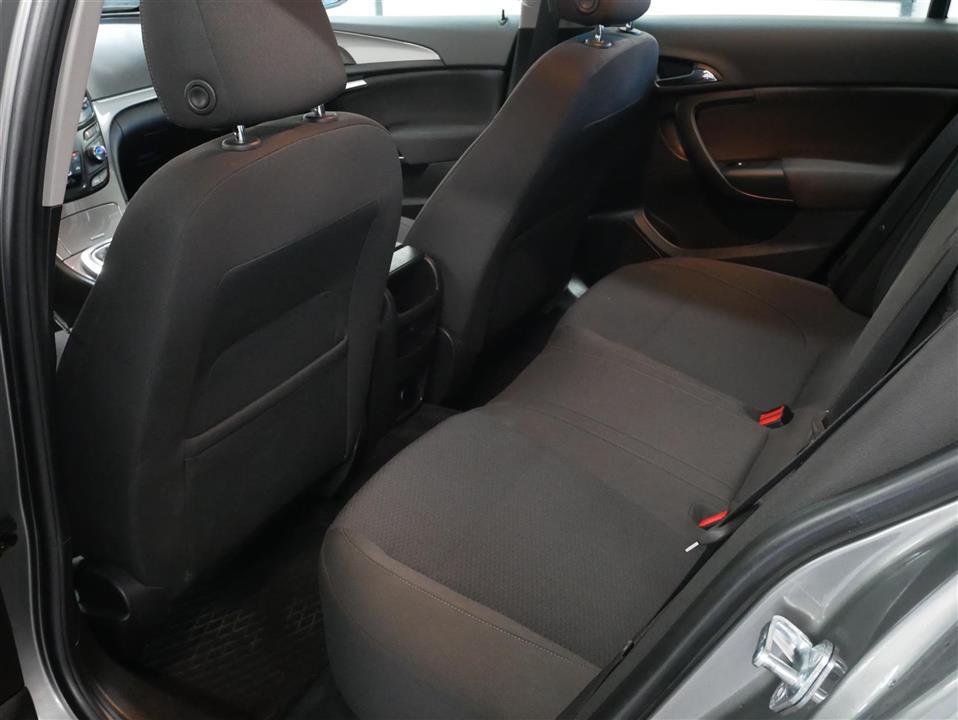Grå Opel Insignia fra 2017