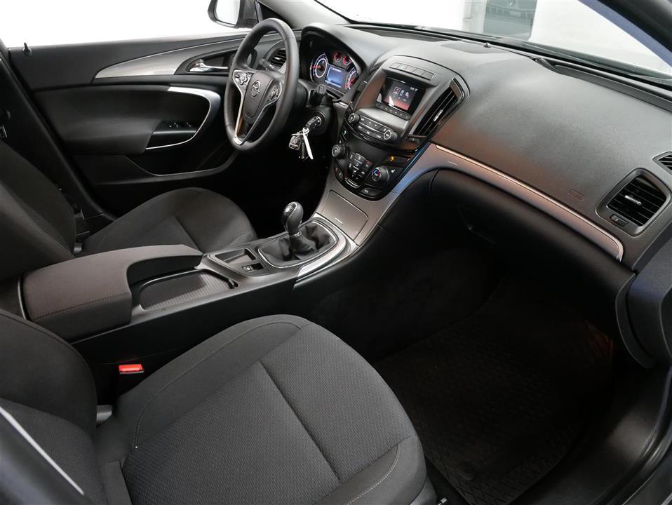 Grå Opel Insignia fra 2017
