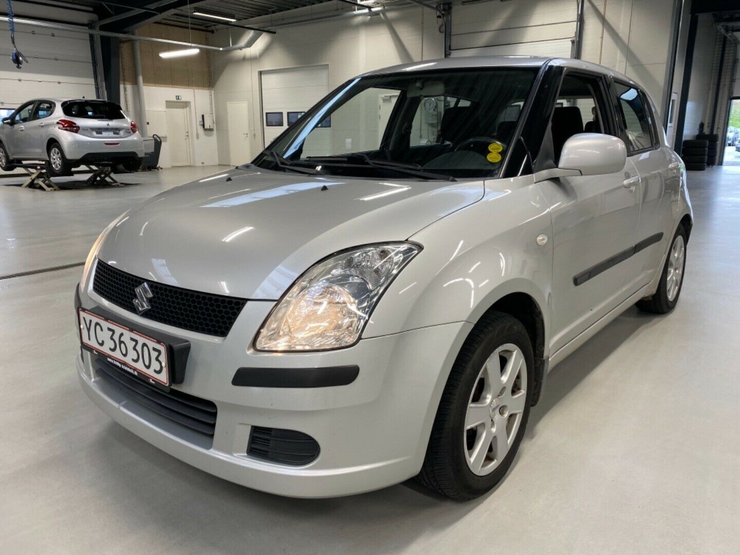Grå Suzuki Swift fra 2006