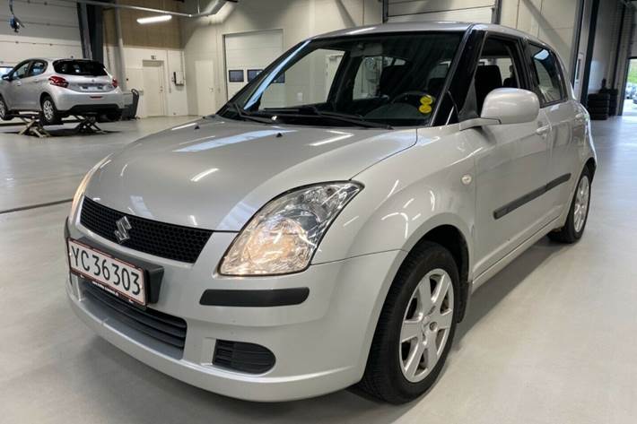 Grå Suzuki Swift fra 2006