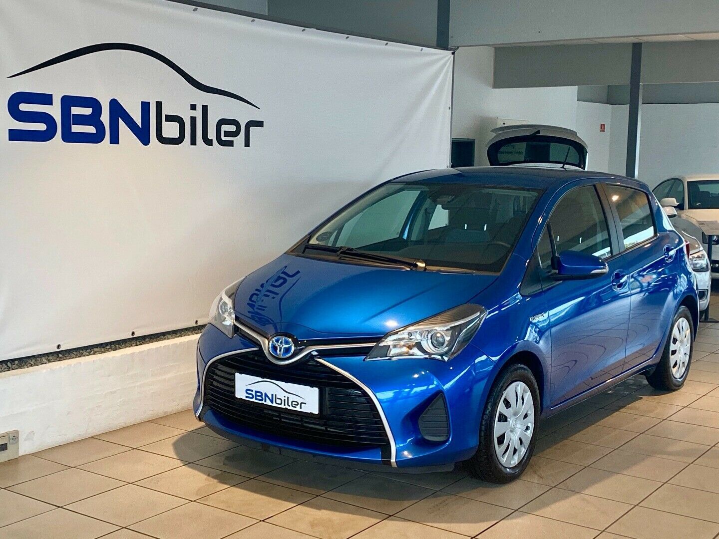 Blå Toyota Yaris fra 2017