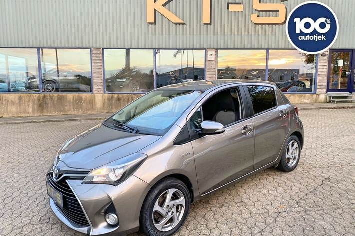 Bronze Toyota Yaris fra 2016