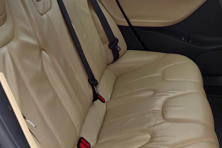 Sort Tesla Model S fra 2014