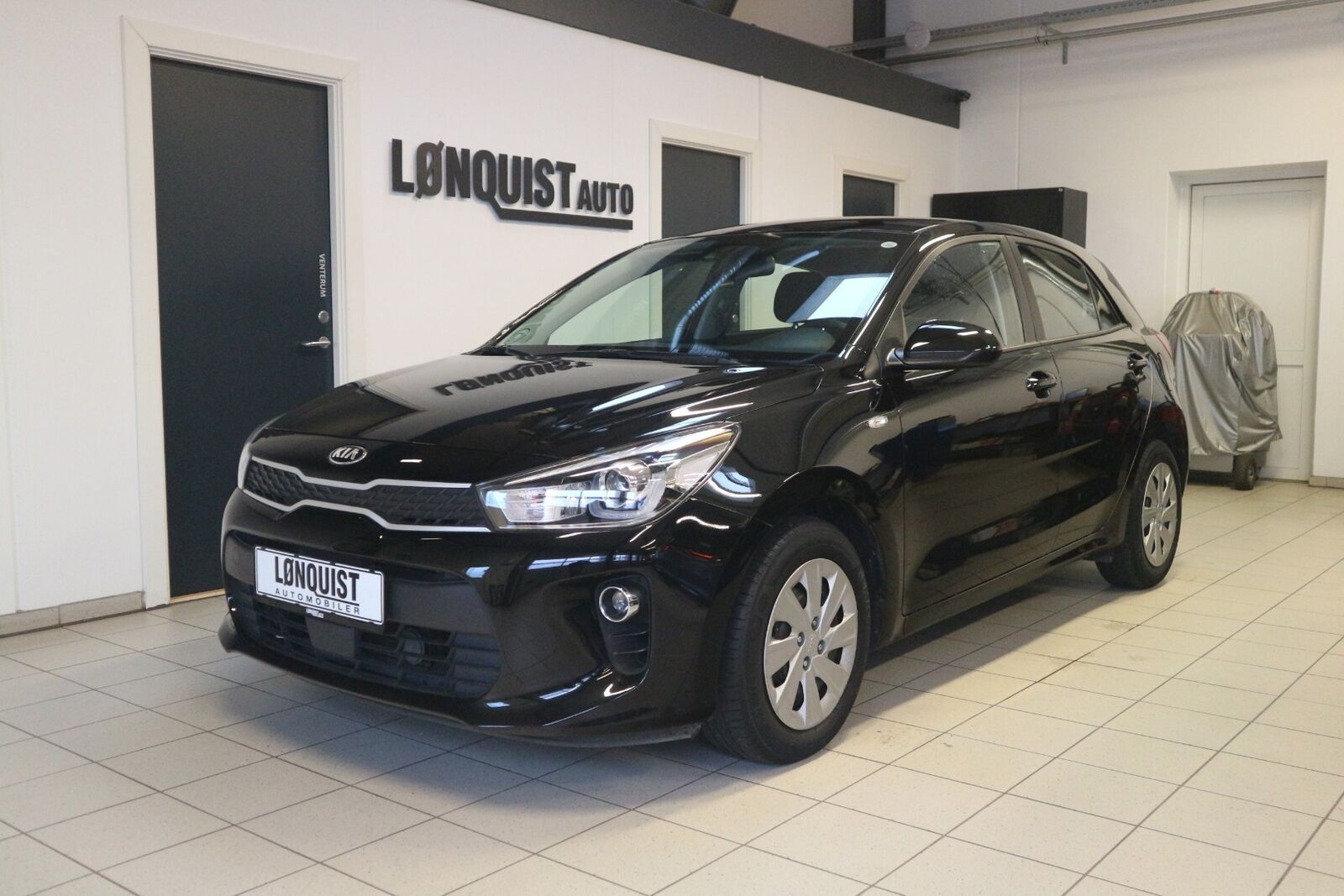 Grå Kia Rio fra 2017