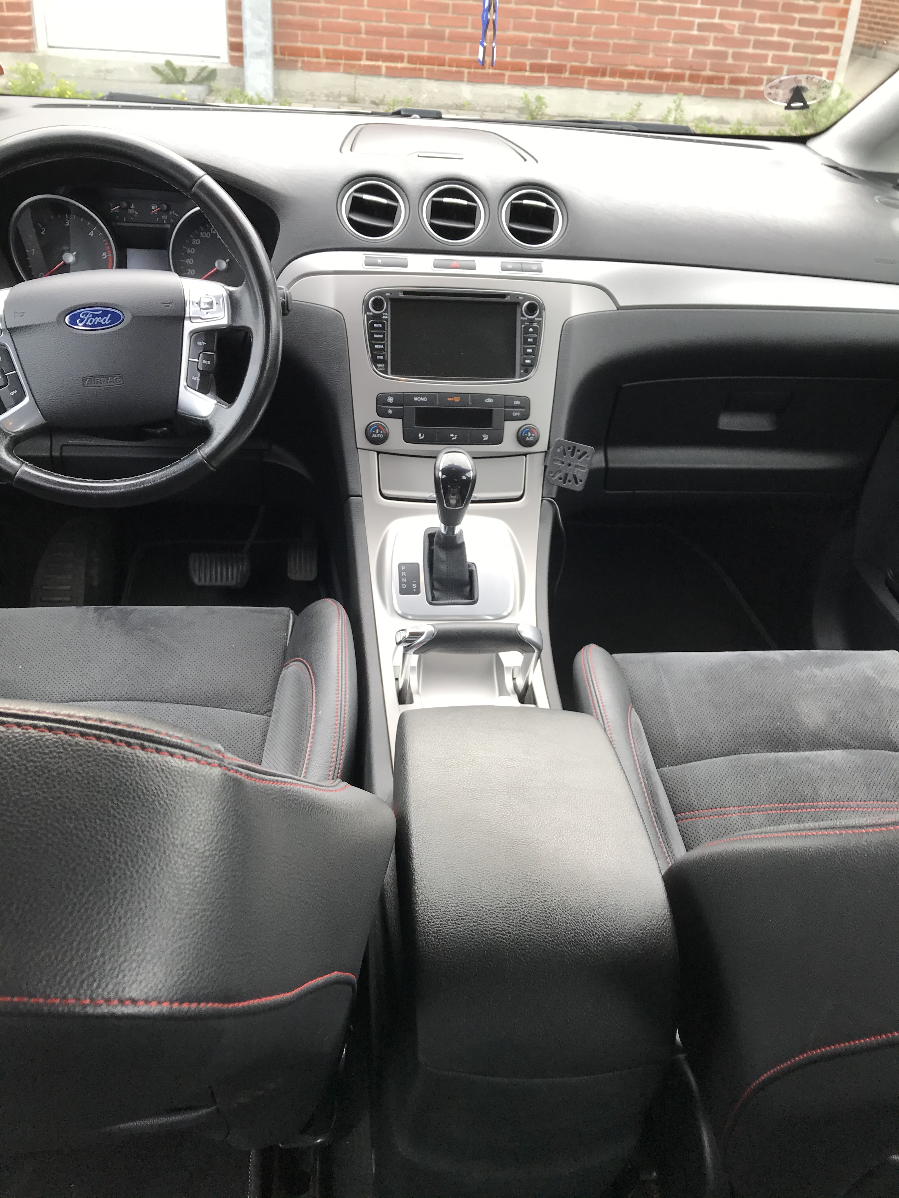 Sølv Ford S-MAX fra 2010