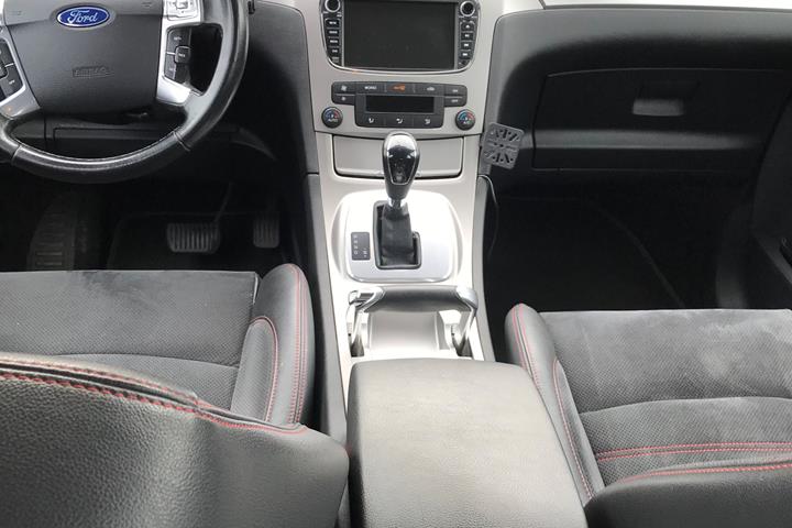 Sølv Ford S-MAX fra 2010
