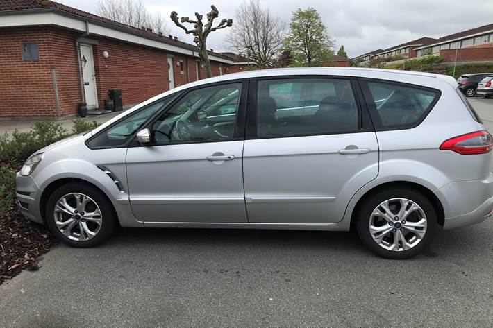 Sølv Ford S-MAX fra 2010