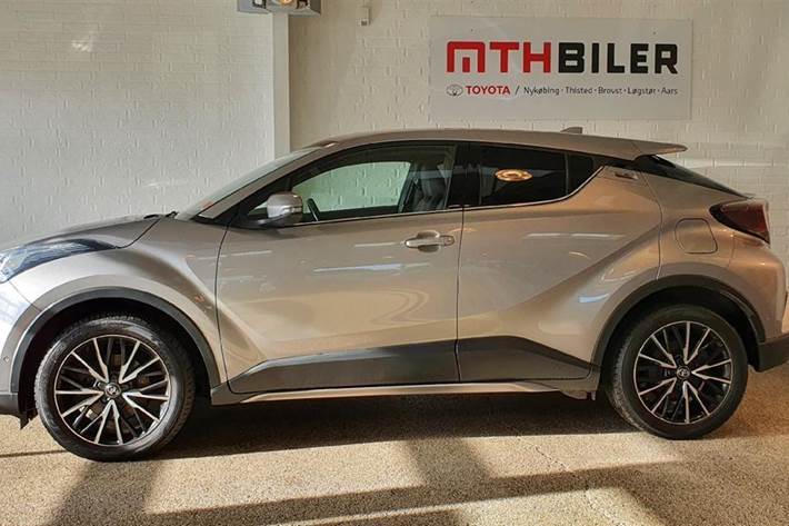 Grå Toyota C-HR fra 2016
