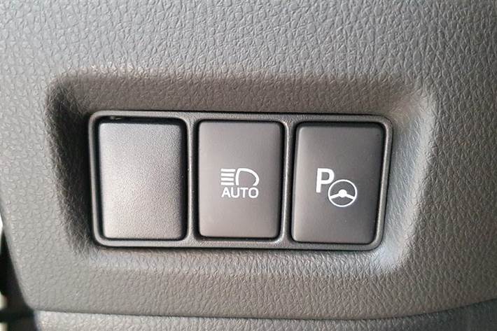 Grå Toyota C-HR fra 2016