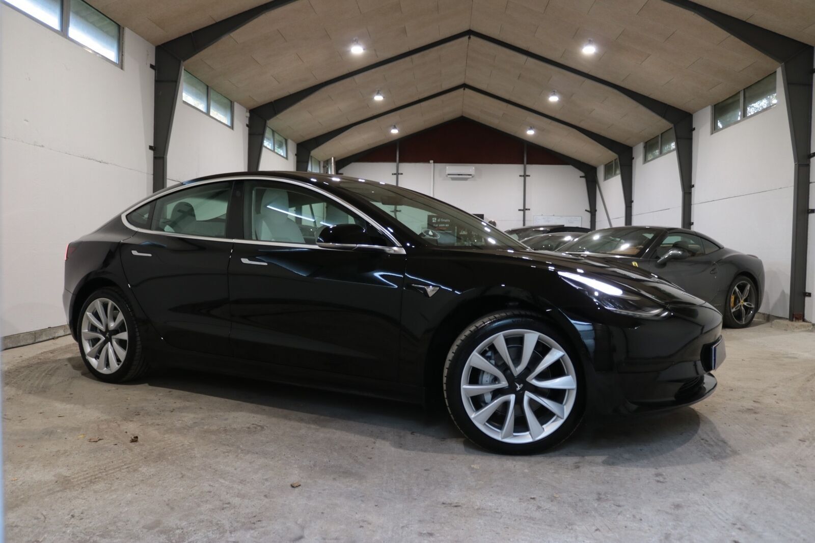 Sort Tesla Model 3 fra 2020