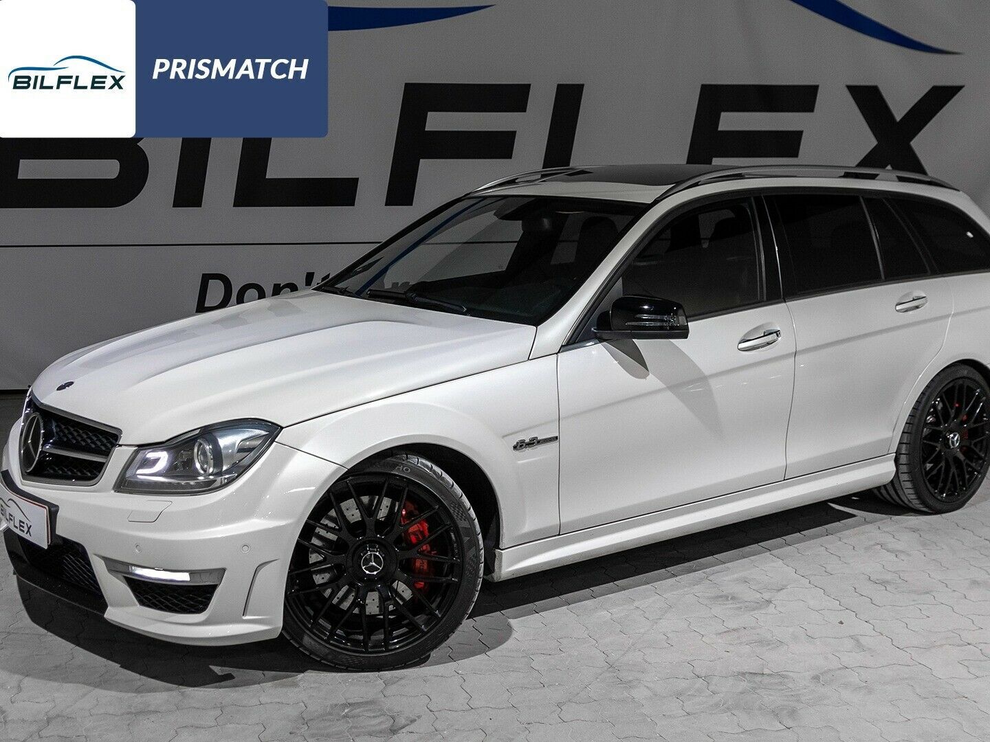 Hvid Mercedes C63 fra 2012