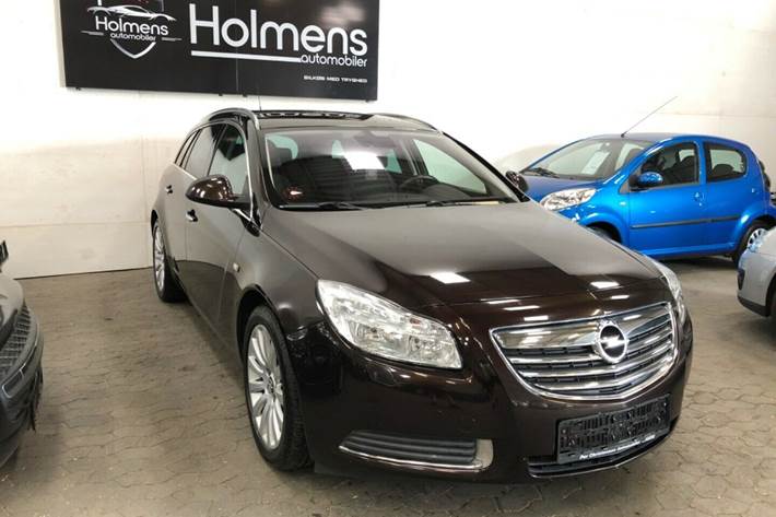 Brun Opel Insignia fra 2011