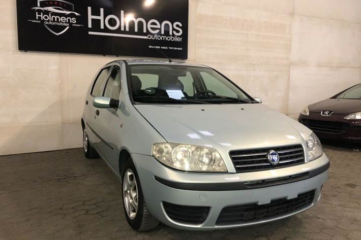 Grøn Fiat Punto fra 2003