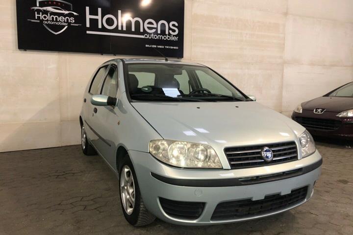 Grøn Fiat Punto fra 2003