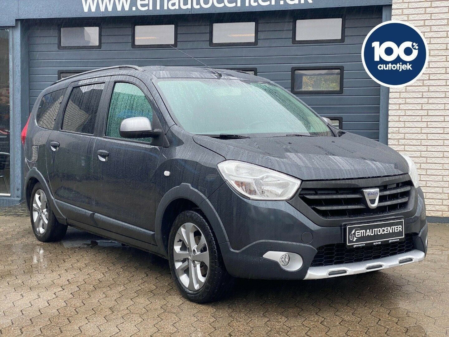 Grå Dacia Lodgy Stepway fra 2017