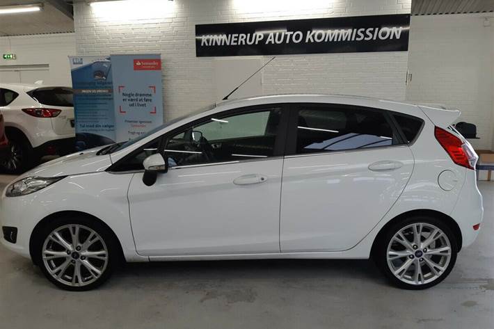 Grå Ford Fiesta fra 2015