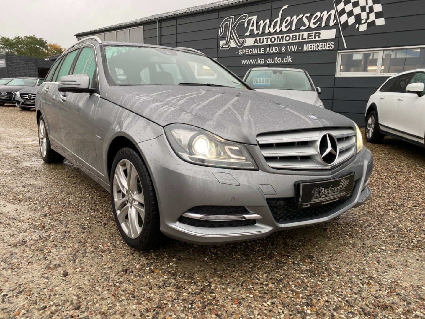 Grå Mercedes C200 fra 2012