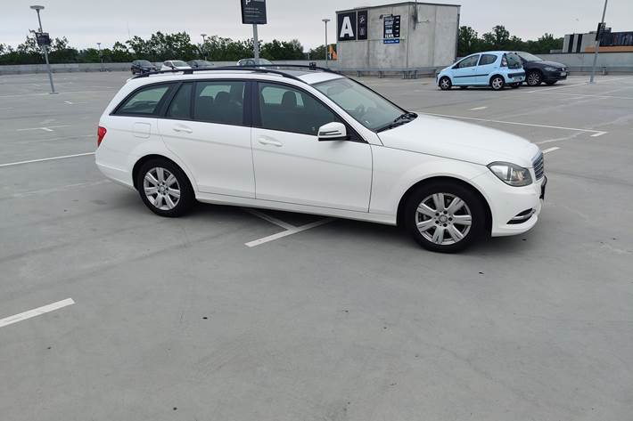 Hvid Mercedes C220 d fra 2013