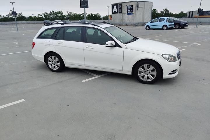 Hvid Mercedes C220 d fra 2013