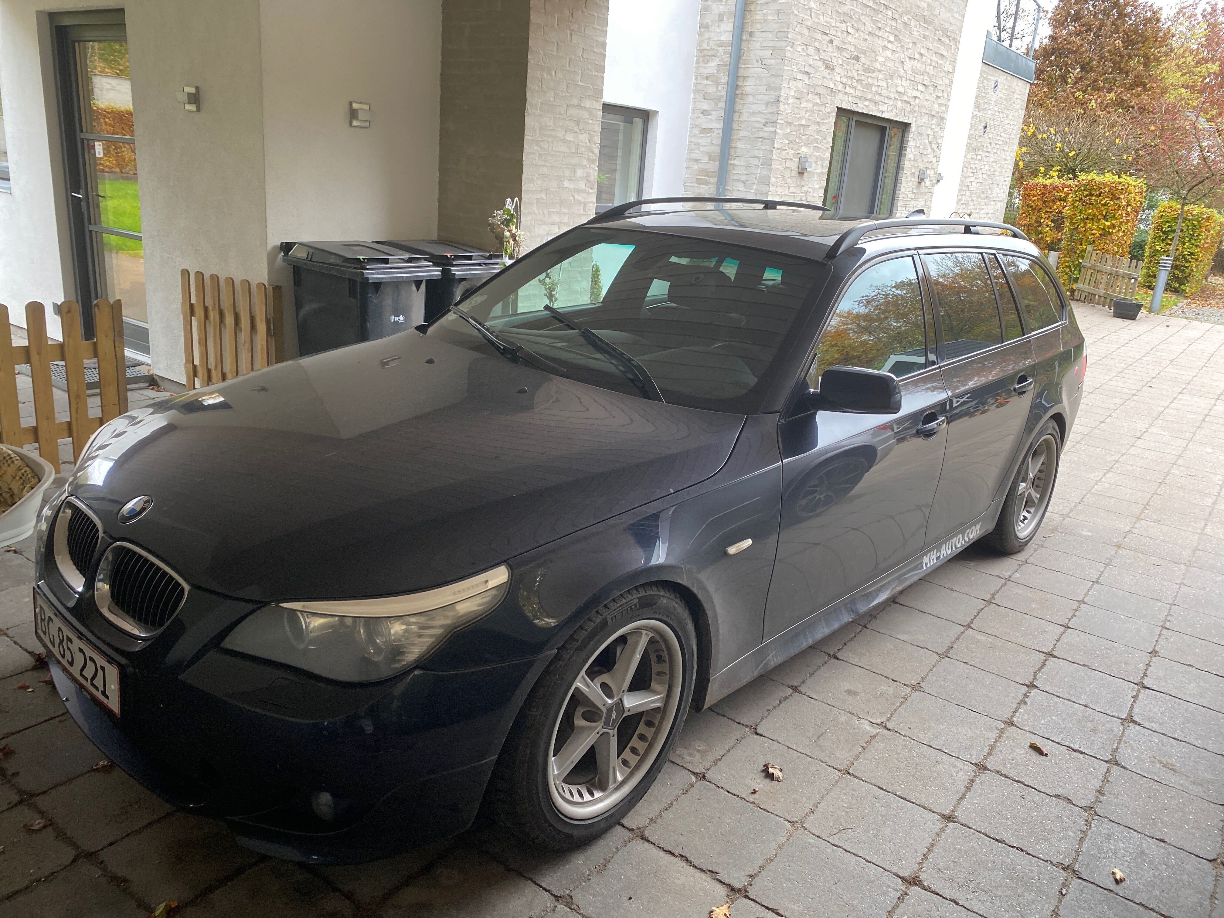Blå BMW 525 fra 2008