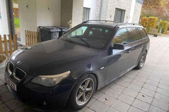 Blå BMW 525 fra 2008
