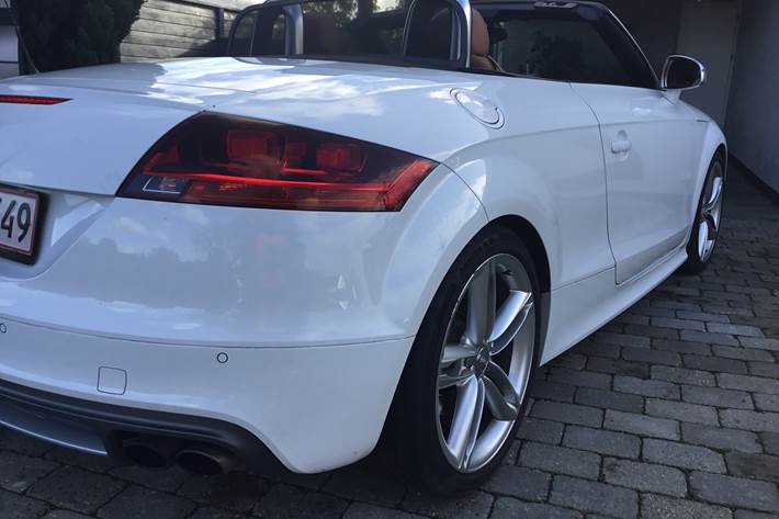 Hvid Audi TTS fra 2011